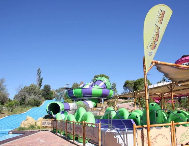 Donuts verdes junto al tobogan